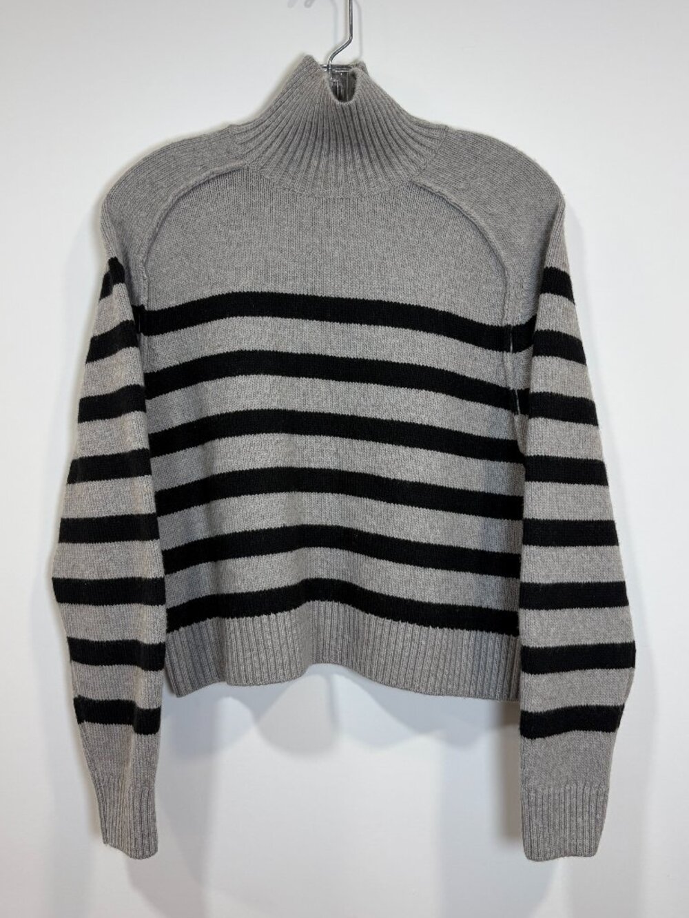 NWT 🌟 H&M 🌟STRIPED MOCK TURTLENECK WOOL BLEND SWEATER GRAY / BLACK SZ S